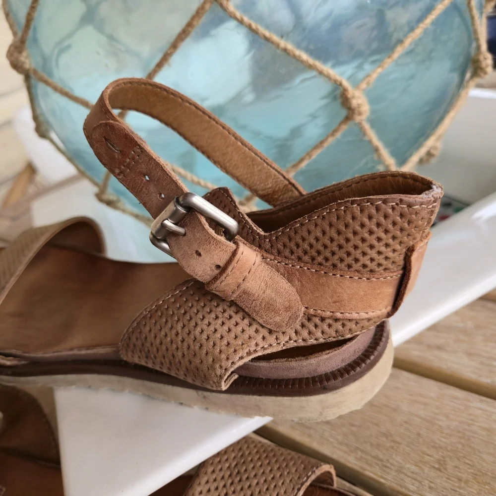 Miz Mooz Perforated Leather Sandals Strap Ankle Women 40 9 9.5 Casual Summer EUC - Picture 15 of 15